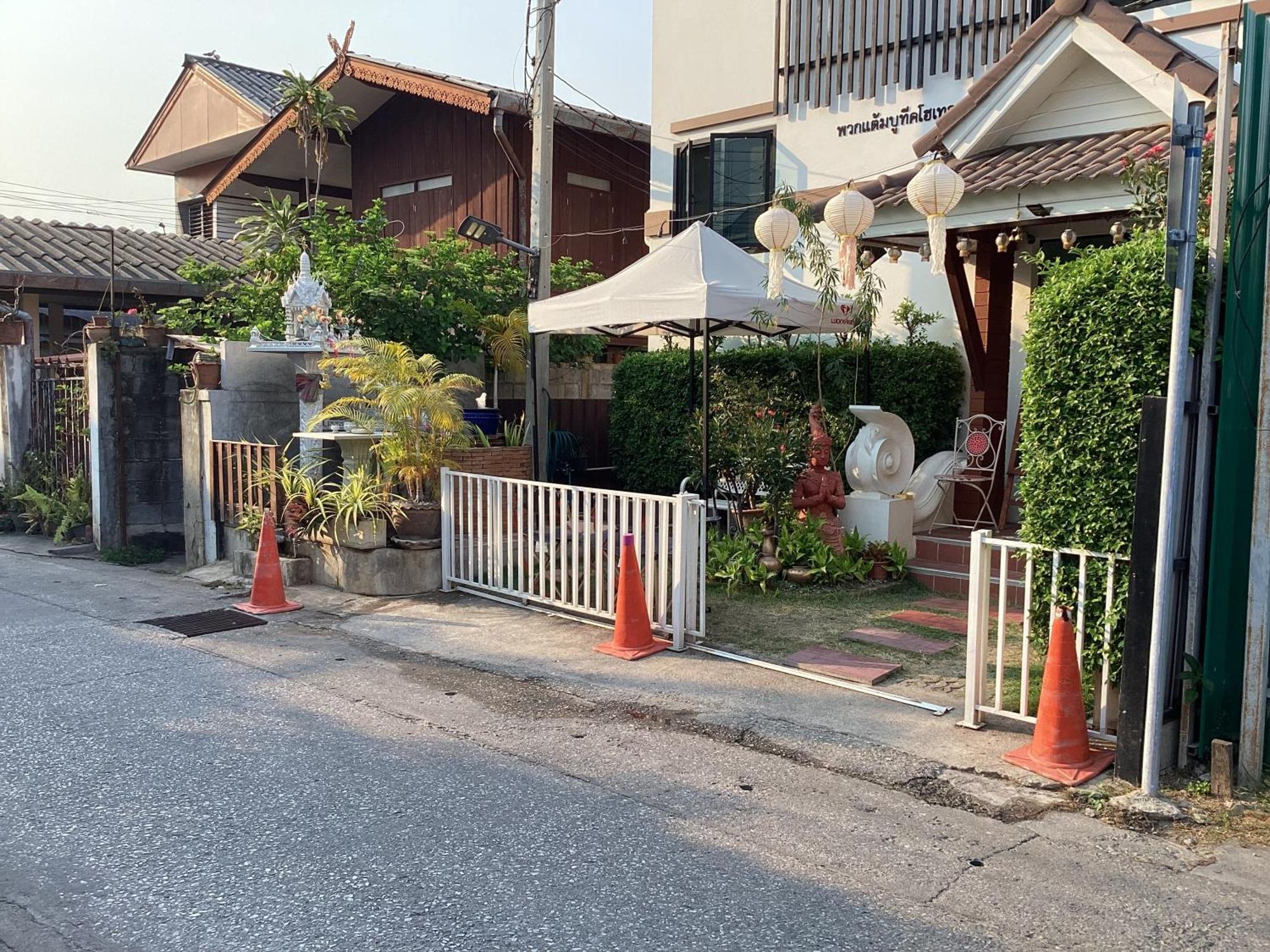 Puak Taem Boutique Hotel Chiang Mai Exterior photo