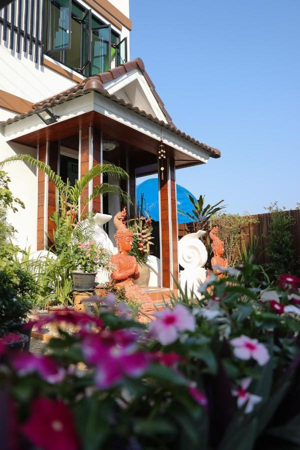 Puak Taem Boutique Hotel Chiang Mai Exterior photo